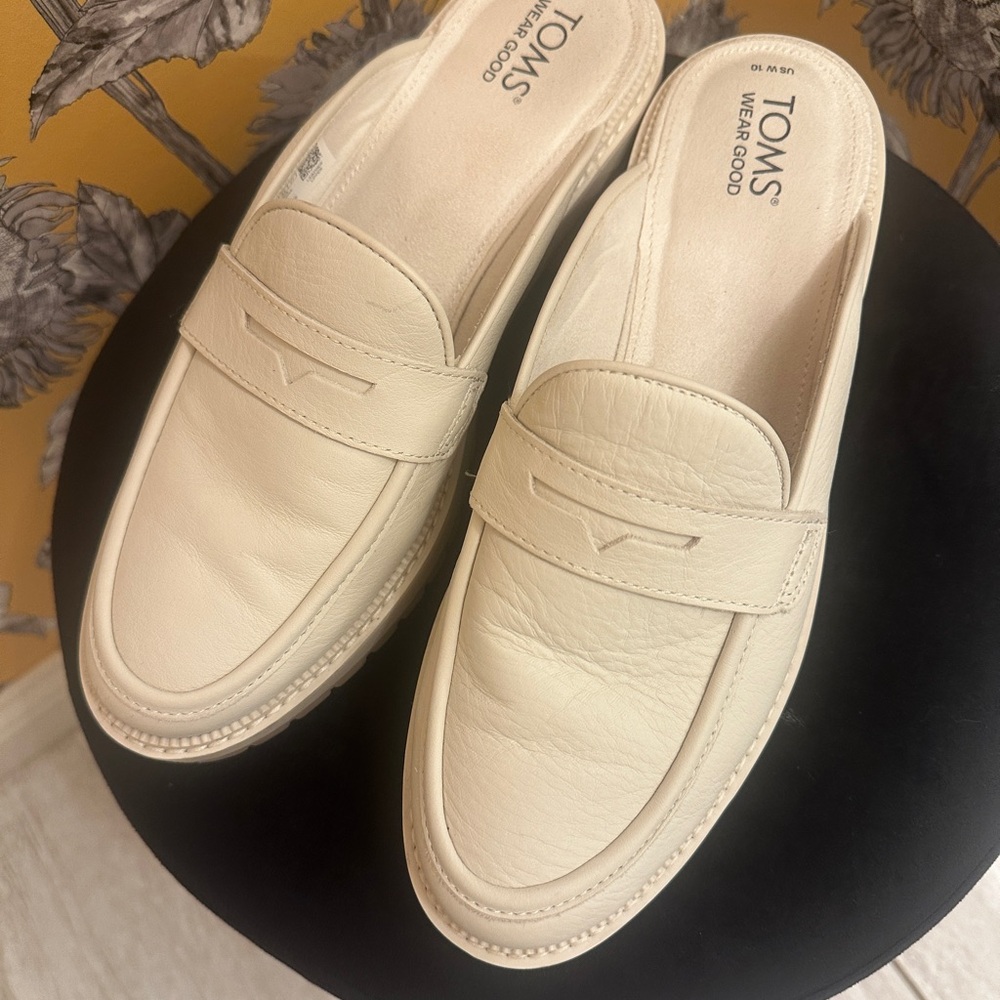 Toms - Cream Loafers for Women